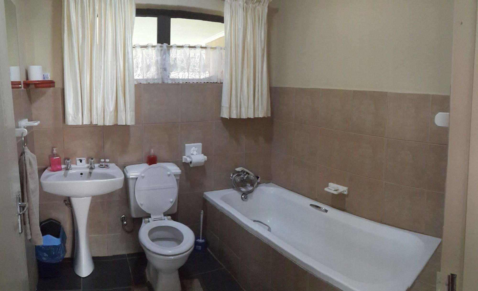 Crystal Rose Lodge Johannesburg Exterior photo