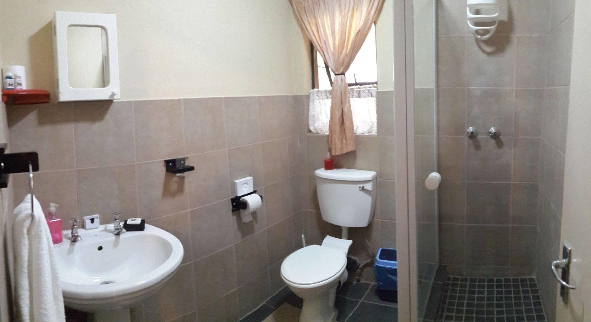 Crystal Rose Lodge Johannesburg Exterior photo