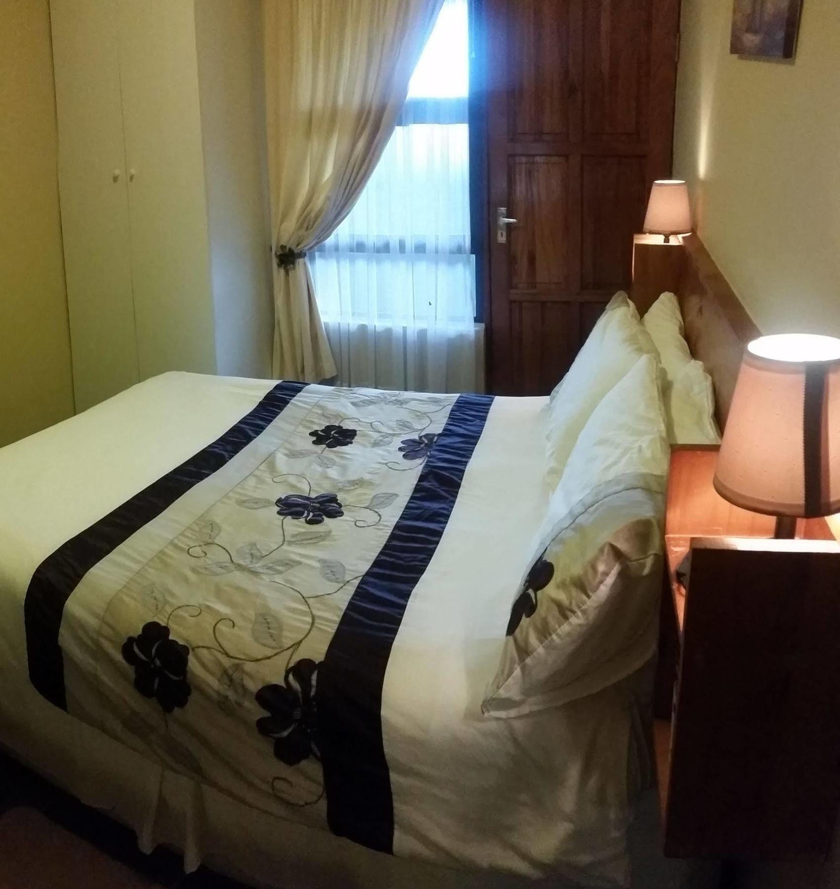 Crystal Rose Lodge Johannesburg Exterior photo