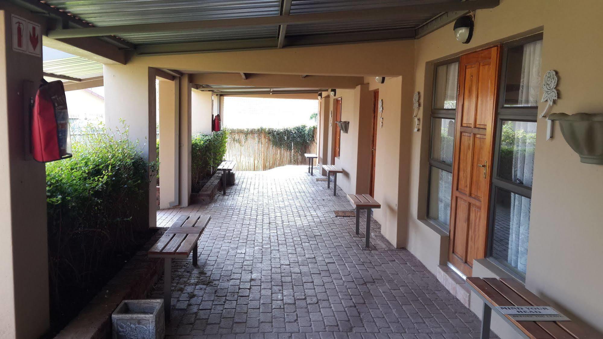 Crystal Rose Lodge Johannesburg Exterior photo